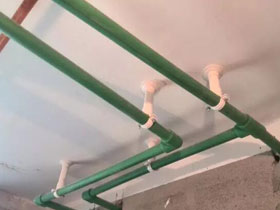 水管走地面好還是走墻頂好？讀完不在糾結