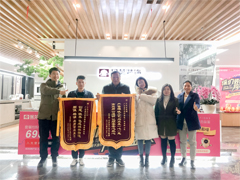 鯉灣路1號(hào)業(yè)主送來錦旗